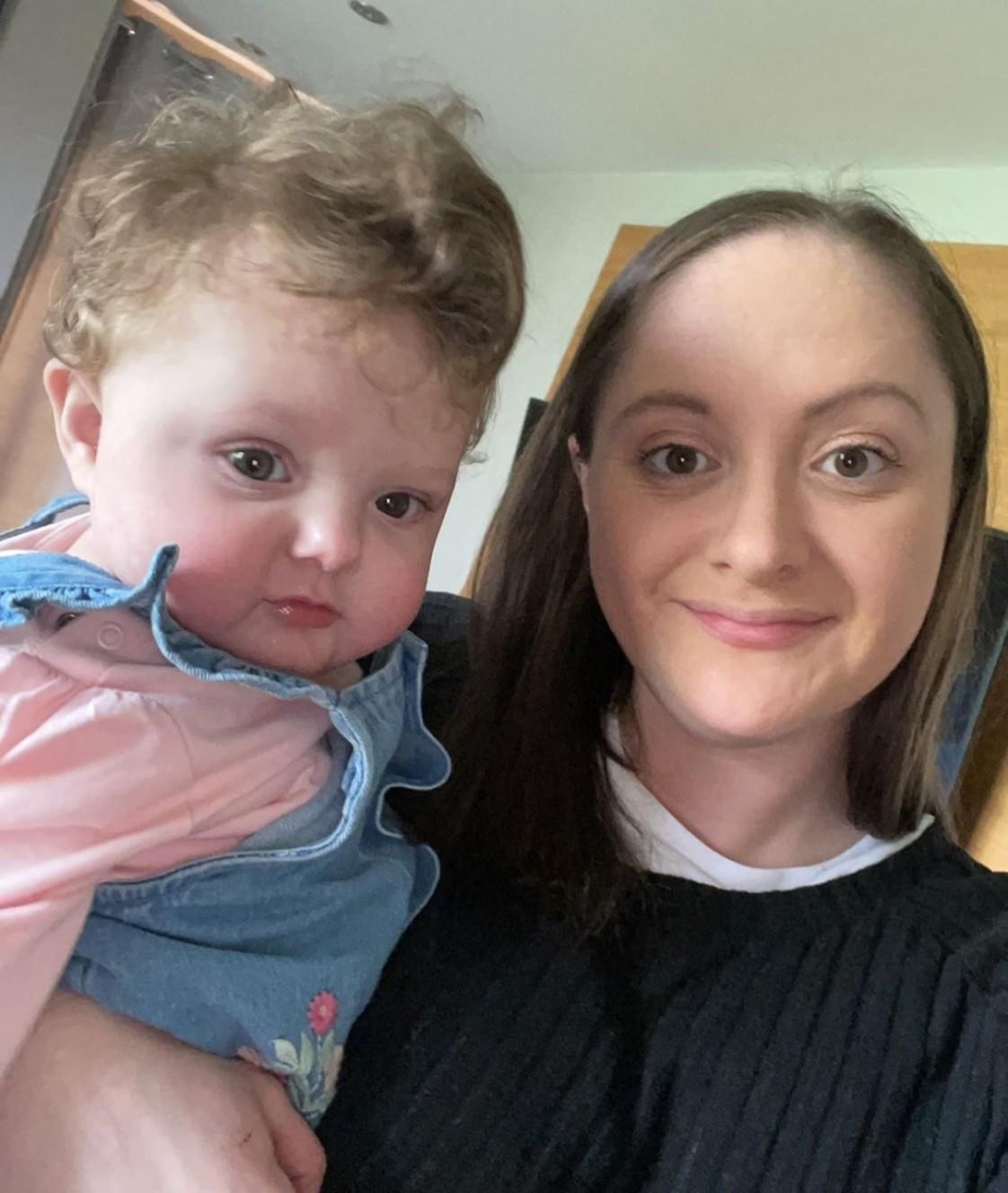Foto von Keisha mit ihrer kleinen Tochter Zara