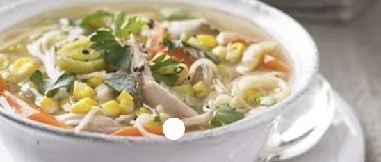 Hühnchen, Mais und Nudelsuppe